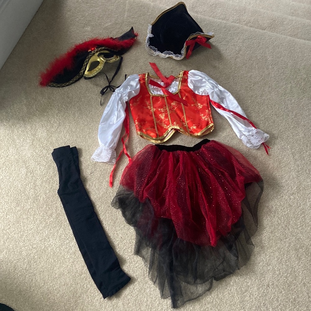 Little girls pirate Halloween costume